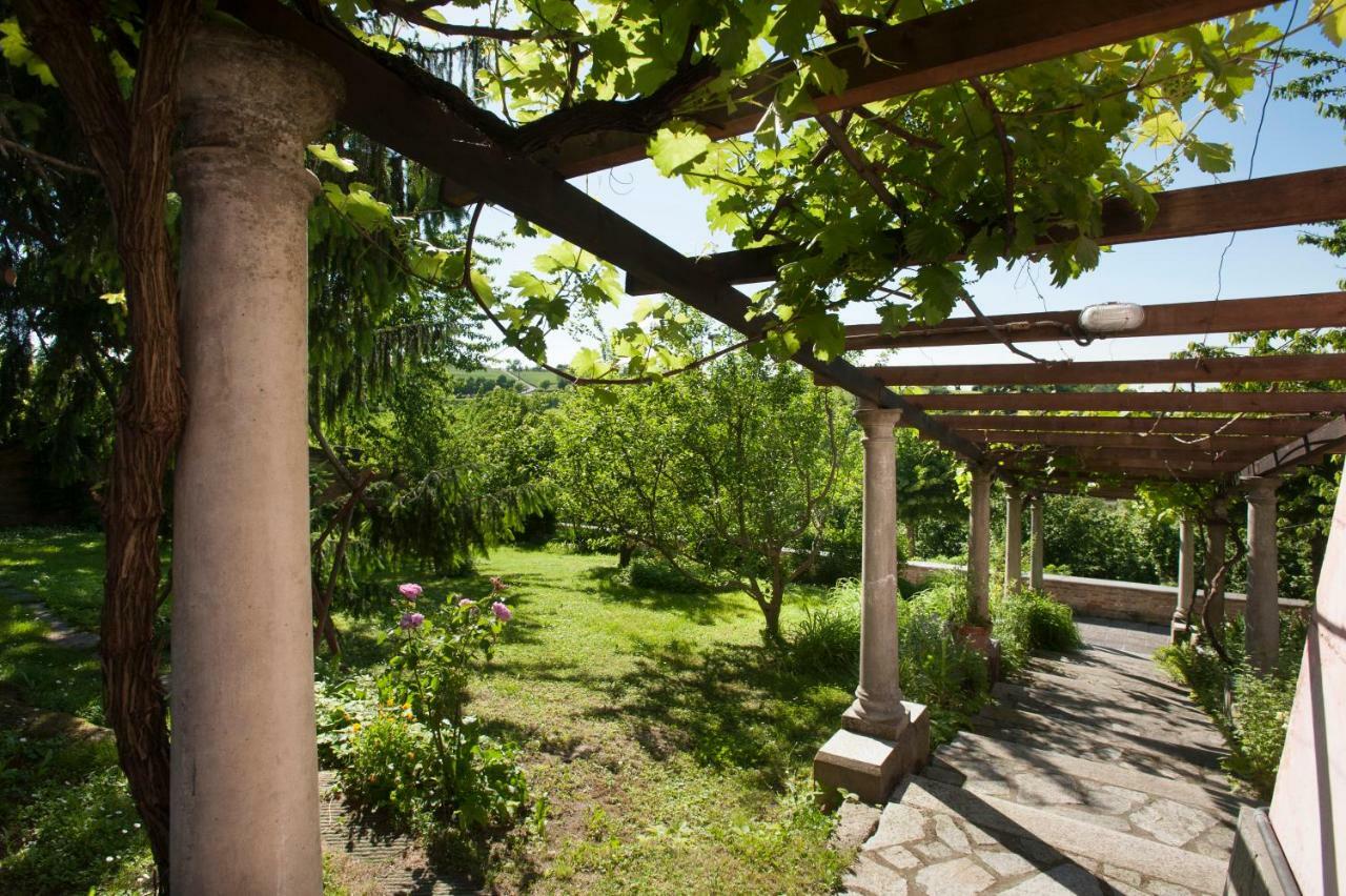 Hazelnut Valley Guarene Extérieur photo